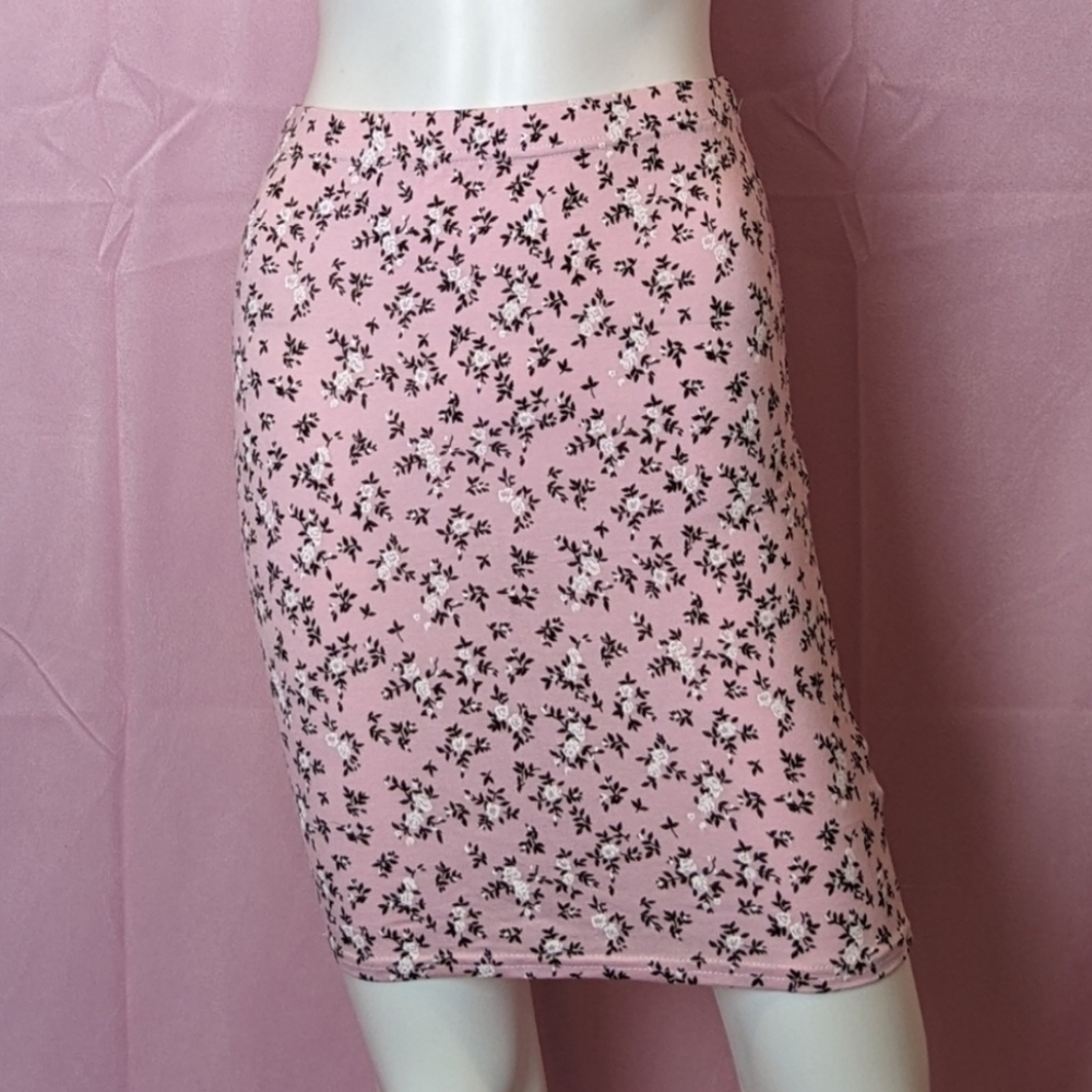 PrettyLittleThing Pink and Black Floral Print Stretchy Bodycon Mini Skirt size 6